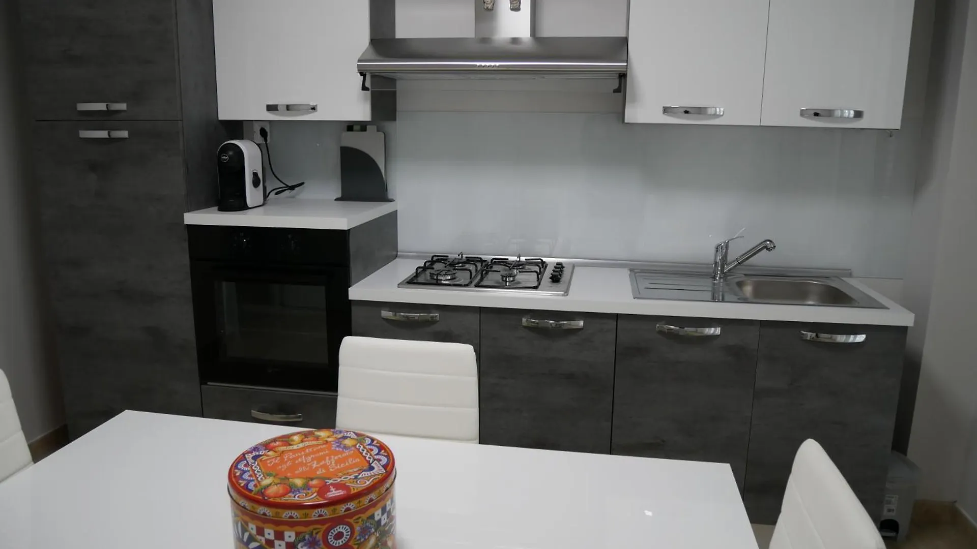 Casa Vacanze Le Tre Scimmiette Chic Paterno  0*, Paterno (Sicily) Italy