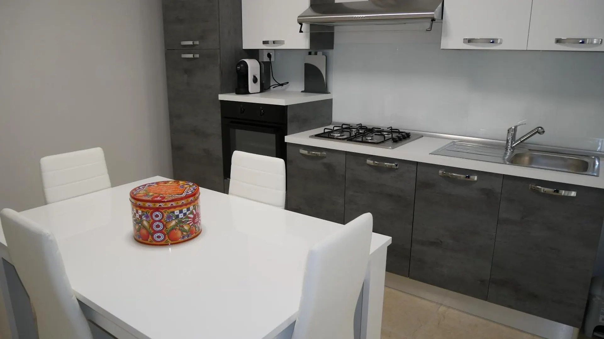 Casa Vacanze Le Tre Scimmiette Chic Paterno  0*, Paterno (Sicily)